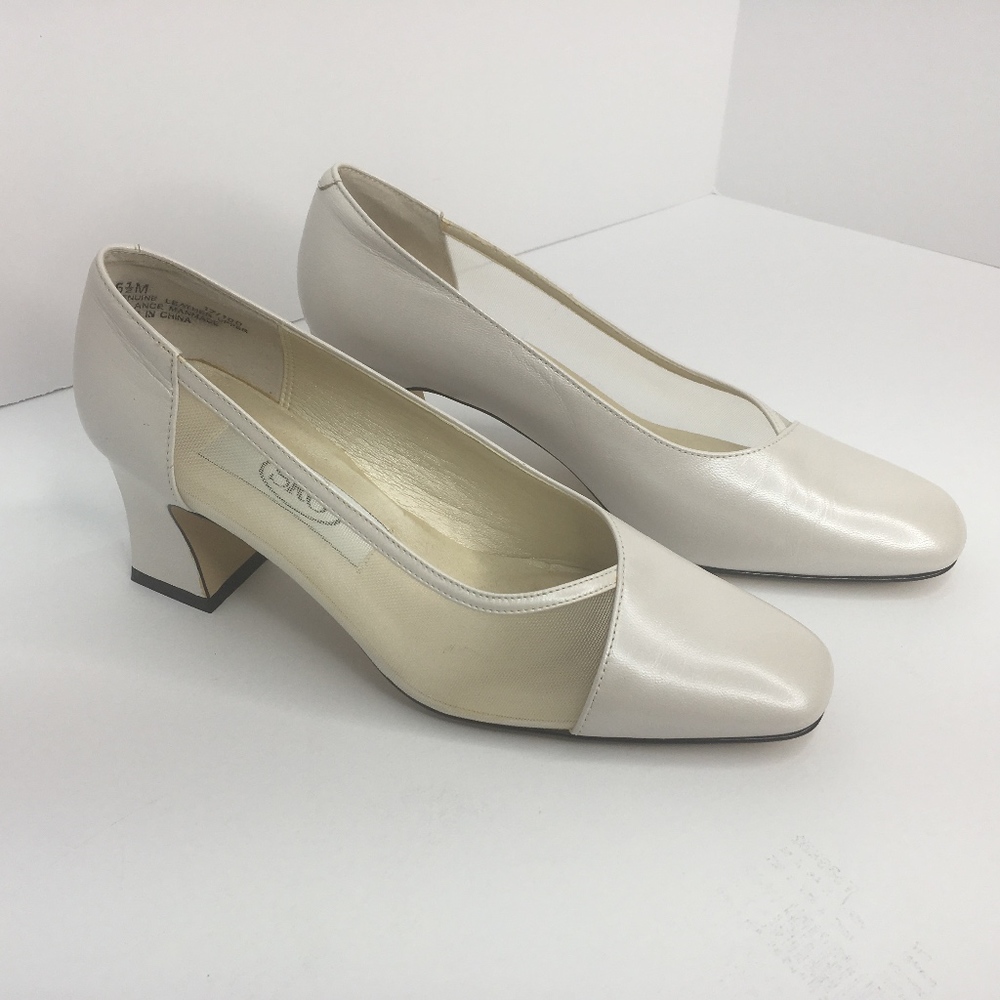 SRO Women's Cream Leather Low Heel Pumps Sz 6.5M